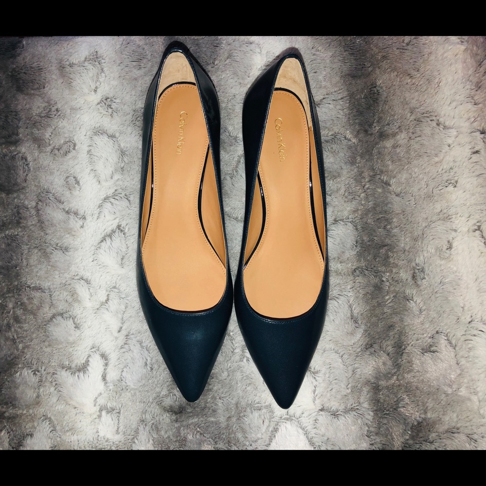 NWOT Calvin Klein Navy Kitten Heel Pointy Toe Pump